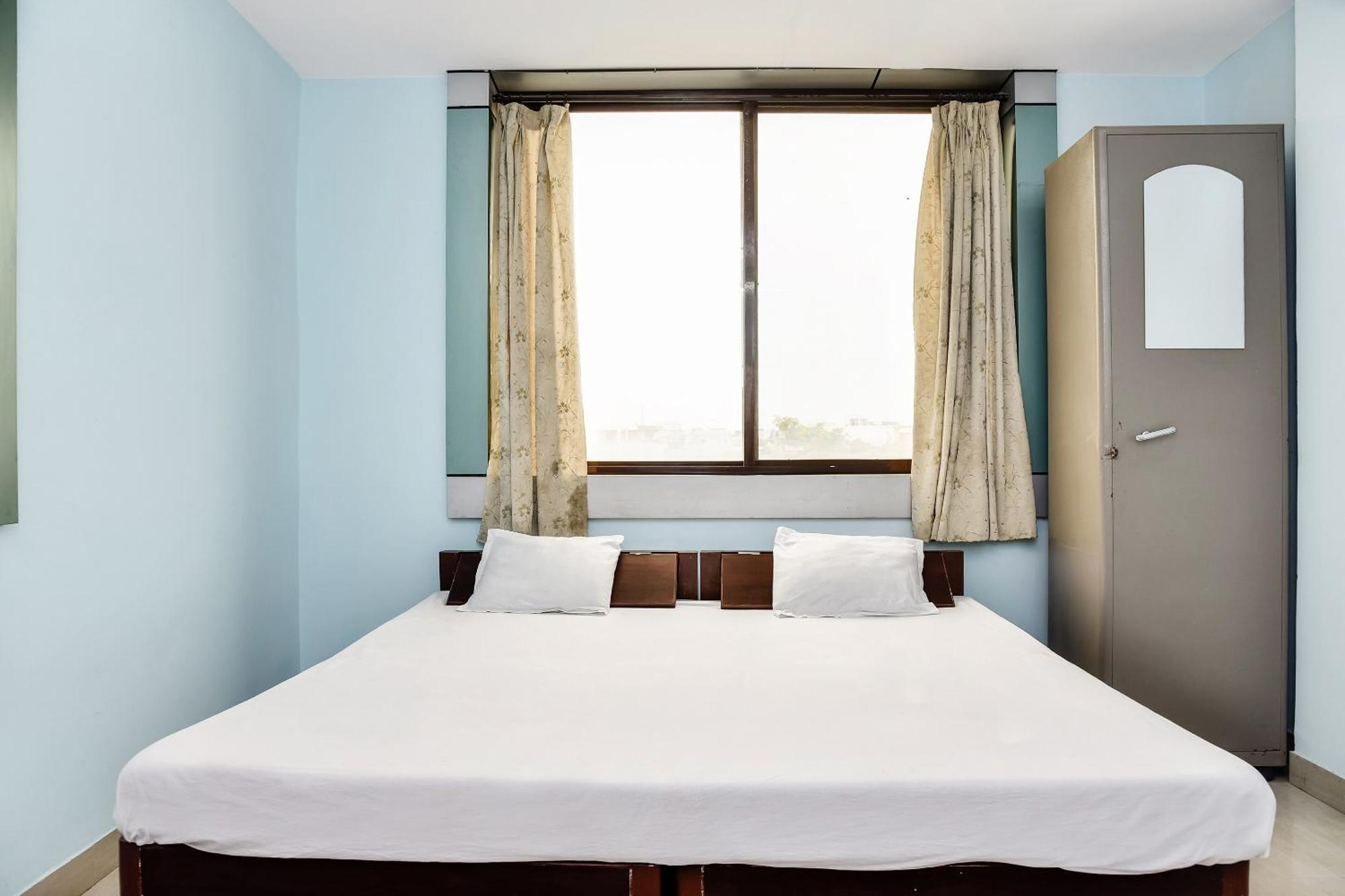 Oyo Hotel Avani Palace Бопал Екстериор снимка